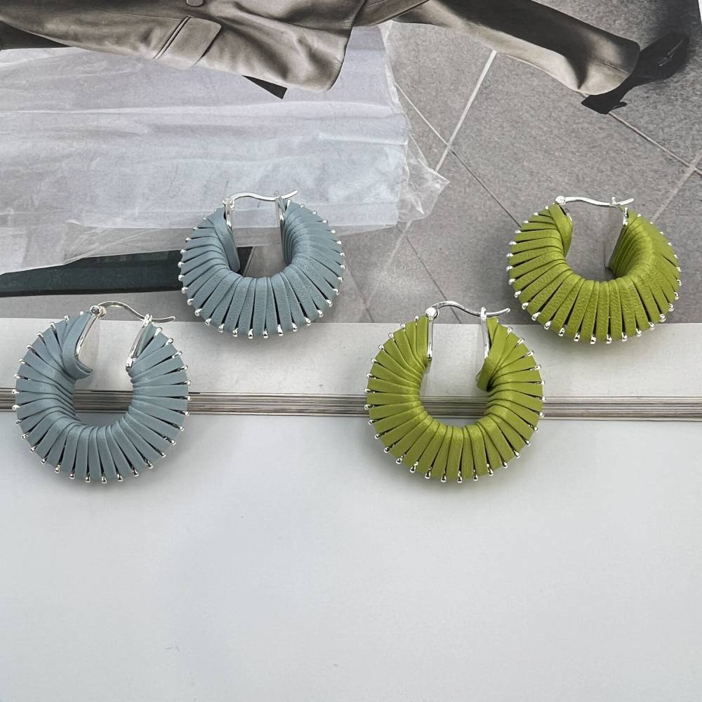 ΑΤΣΑΛΙΝΑ ΣΚΟΥΛΑΡΙΚΙΑ ΜΕ ΔΕΡΜΑ BESCE0310