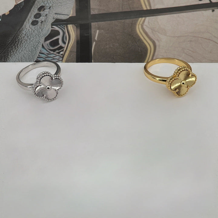 ΑΤΣΑΛΙΝΟ ΔΑΧΤΥΛΙΔΙ BESCR0174