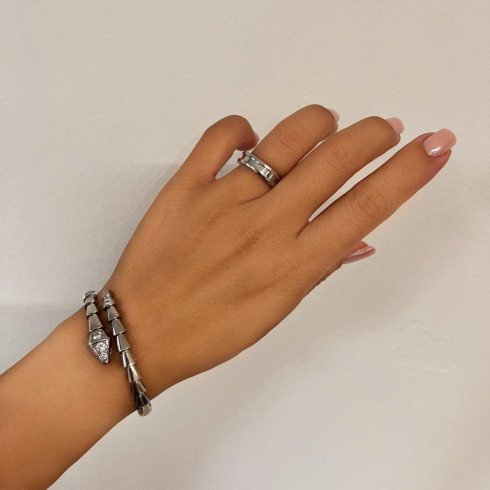 ΑΤΣΑΛΙΝΟ ΔΑΧΤΥΛΙΔΙ BESCR0194